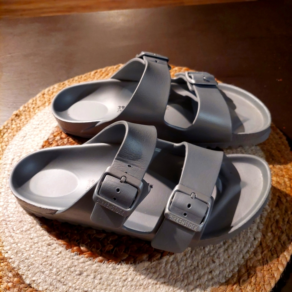 Sandles